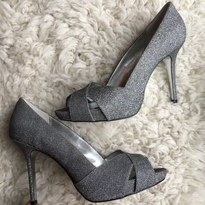 Brand NWT Nina Fosetta heels in Gunmetal Bliss